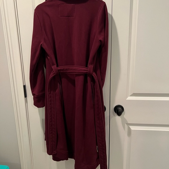 Ugg plush robe 97% cotton 3% spandex. - Picture 6 of 7